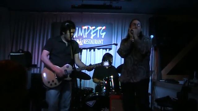 The Master Dennis Gruenling jamming at Trumpets.MOD смотреть онлайн