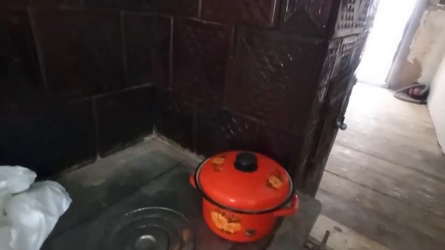 Будинок з двома великими кімнатами , ізольованою кухнею