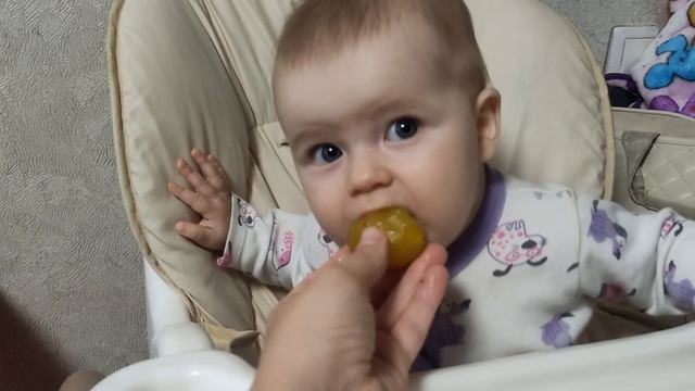 Меню ребенка 8-9 месяцев на неделю. Как вводить кусочки в прикорм? Чем кормить ребенка? смотреть онлайн