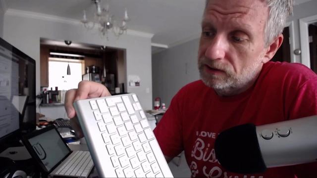 Pairing an Apple Keyboard with Windows 10 смотреть онлайн