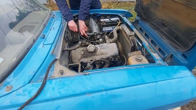 МОСКВИЧ СТОЯЛ В ГАРАЖЕ БОЛЕЕ 10 ЛЕТ И  ЭТОТ ХЛАМ ЗАВЁЛСЯ И ПОЕХАЛ #shortvideo #москвич412 #авто