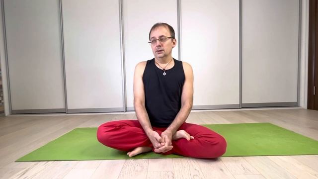 Какая разница между йогой онлайн, йогой дома и занятием в зале смотреть онлайн