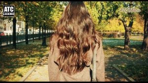 Под осенним листопадом