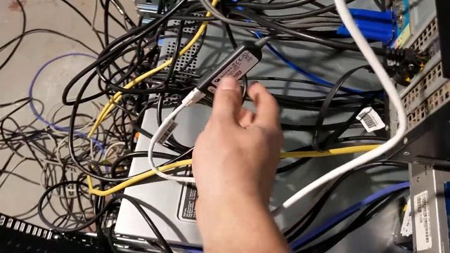 how to use an avocent kvm without software or network connection (avocent dsr2035 kvm) смотреть онлайн