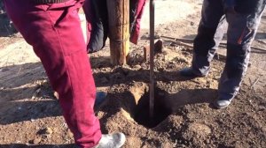 Установка опоры ЛЭП манипулятором