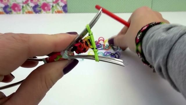 Браслет из резинок в стиле рыбий хвост на вилках узор "карусель" Rainbow Loom смотреть онлайн