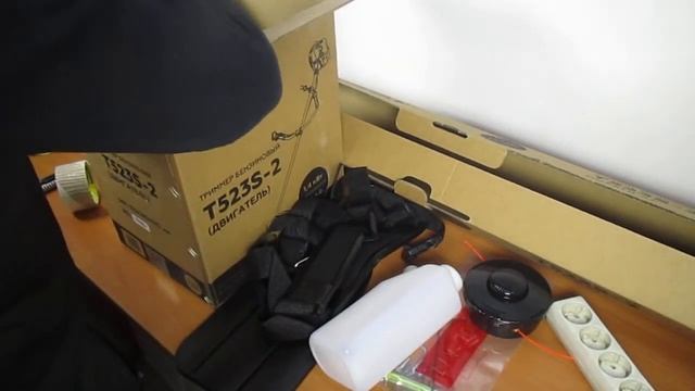 Упаковка мотокосы Champion T 523S 2 перед отправкой покупателю. смотреть онлайн