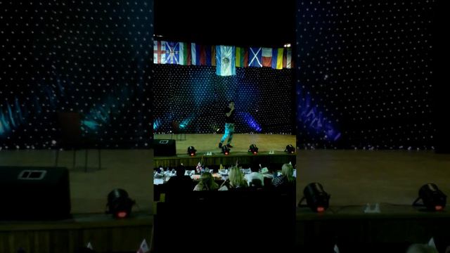 Harutyun Mkrtchyan- Axpers U Es