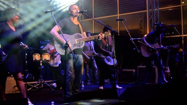 Playing For Change & Alex Britti - Milano (Live @ Music Streets Unicredit) смотреть онлайн