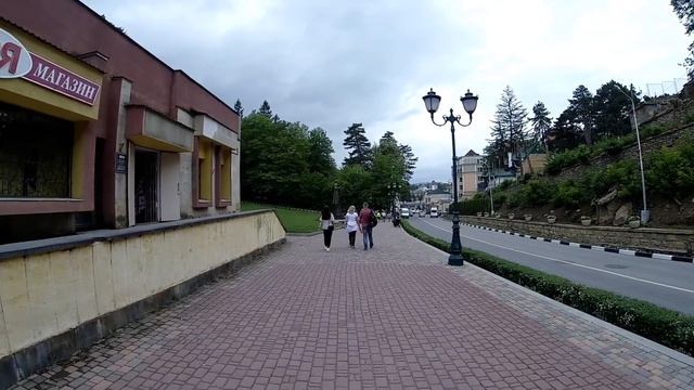 Кисловодск, Пешеходная экскурсия. Russia, Kislovodsk, Walking tour of the center of the resort city смотреть онлайн