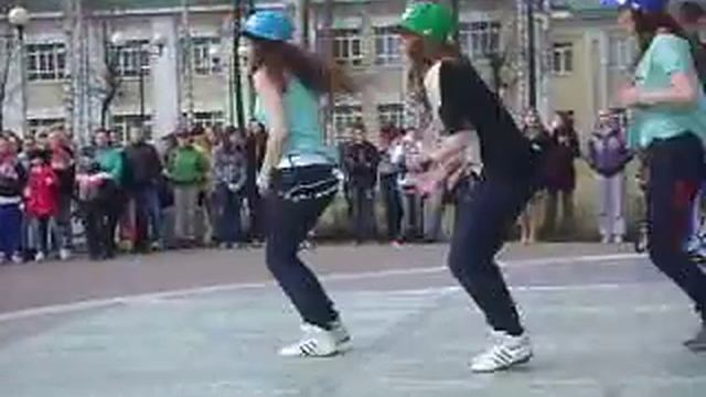 MOV04118 28.04.2013 Ижевск День танцев смотреть онлайн