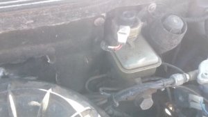 Шипит педаль тормоза! Плавают обороты!  Автолайфхак. Тормоза.