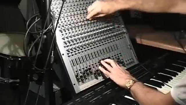 Dub Reggae mix - Maghafi dubbing on Behringer ;) смотреть онлайн