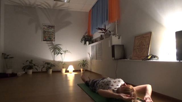 Курс "Йога для новичков" Практика. Упражнения для спины смотреть онлайн