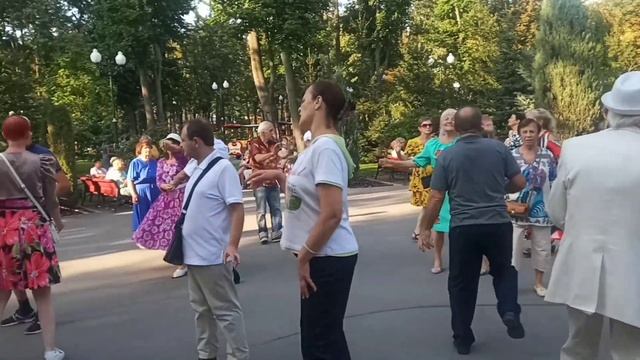 Ты меня свела с ума в эти белые ночи!!!??Танцы в парке Горького!!!??Харьков 2021 смотреть онлайн