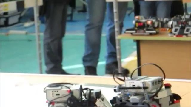 Мой робот на соревнованиях по Lego сумо смотреть онлайн