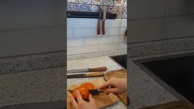 Первая проба пера) нашего узбекского Пчака на кухне! Тесты реза ножа на продуктах: Хурма и Мясо! смотреть онлайн