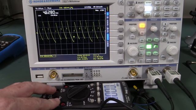 EEVblog #855 - Ceramic Capacitor Piezoelectric Effect смотреть онлайн