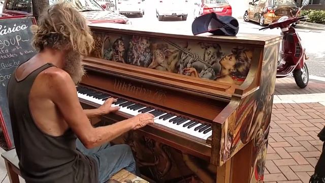 Супер. Бездомный играет на фортепиано. Высшее чудо. смотреть онлайн