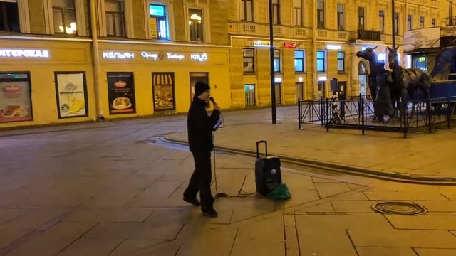Детские песни в исполнении уличных музыкантов смотреть онлайн