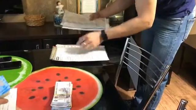 В Алтайском крае полицейские пресекли торговлю нелегальной табачной продукцией на 7,5 млн рублей смотреть онлайн