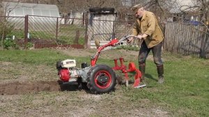 Посадка картофеля мотоблоком Мотор Сич(GRASSHOPPER), "под плуг".