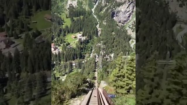 Крутая Железная дорога в горах Швейцарии смотреть онлайн
