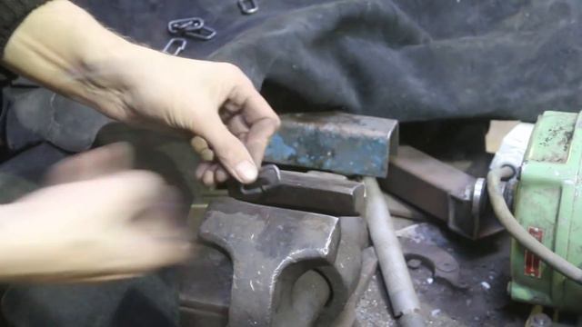 Forging a Rambo knife from leaf spring steel, part 4, making the sheath. смотреть онлайн