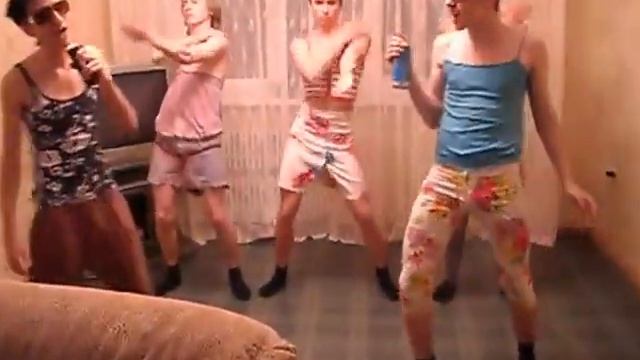 Пижама-пати по-мужски) смотреть онлайн