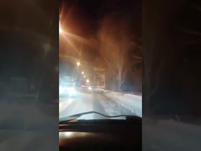В Сыктывкаре самосвал с поднятым кузовом оборвал провода вдоль Сысольского шоссе смотреть онлайн