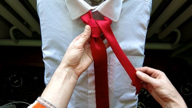 How to tie a tie - Tulip necktie knot tutorial смотреть онлайн