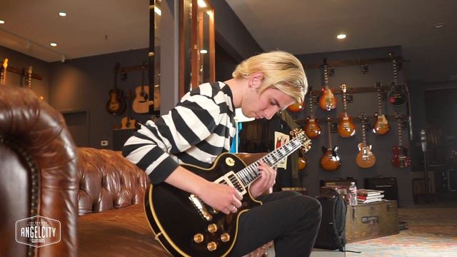 Gibson Peter Frampton "Phenix" Inspired Les Paul Custom смотреть онлайн
