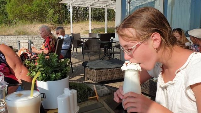 Усть-Нарва лучший пляж в Эстонии!Мы снова купаемся в море. Любимый ресторан Меретаре.Мама ведет вло смотреть онлайн