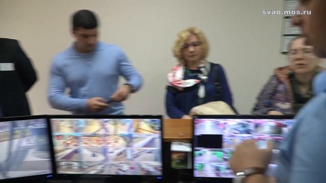 МЧС СВАО проверили ТЦ «Клён» на Староватутинском проезде смотреть онлайн