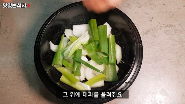 만두전골 만들기 :: 국물이- 국물이 끝내줘요!! :: '이것'을 넣으면 더 깔끔하고 맛있게 만들수있어요