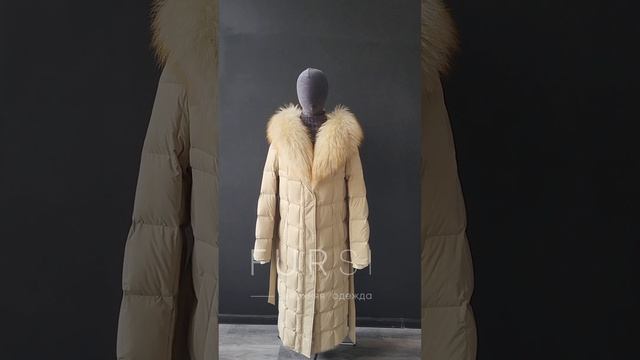 Видеообзор Длинный оливковый пуховик в клетку с мехом енота смотреть онлайн