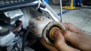 Не держит крышка расширительного бочка? (УМЗ-4216)