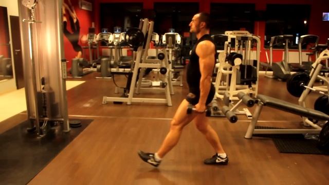 Trening nóg - wykroki ze sztangielkami - Atlas Ćwiczeń SFD смотреть онлайн