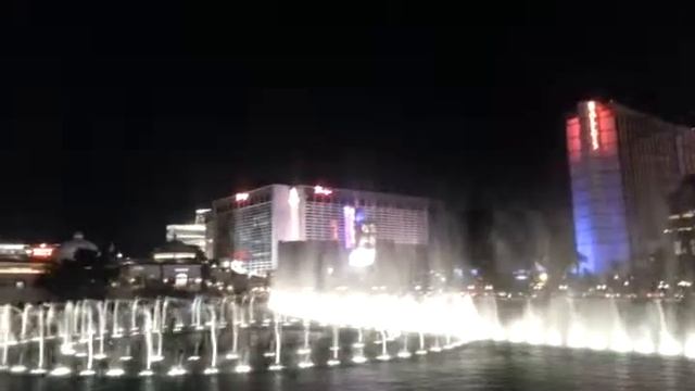 The dancing fountain of Bellagio in Las Vegas | Танцующий фонтан " Белладжио " смотреть онлайн