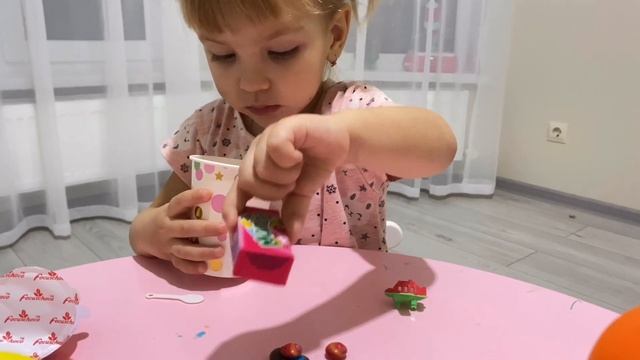 Настя лайк дарит подарки! Сюрпризы от канала лайк Настя видео для детей смотреть онлайн