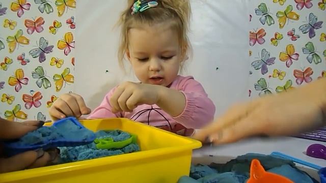 Кинетический песок лепим замок из песка, Холодное сердце. Kinetic sand Frozen, смотреть онлайн
