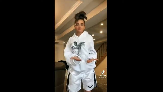 Валя Карнавал танцует жаркие танцы #карнавал #валякарнавал #дримтимхаус #дримтим