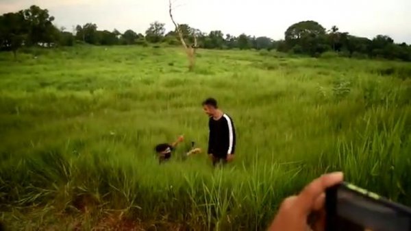 First time blog rahul kholla mein  tatti kar raha hein 😂