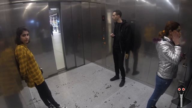 Elevator of Doom Prank смотреть онлайн