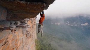 Алекс Хоннольд форсирует кварцитовую поверхность Вайассипу