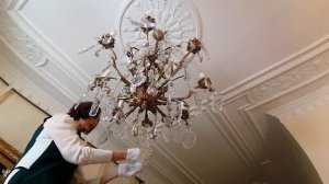 Как помыть хрустальную люстру.