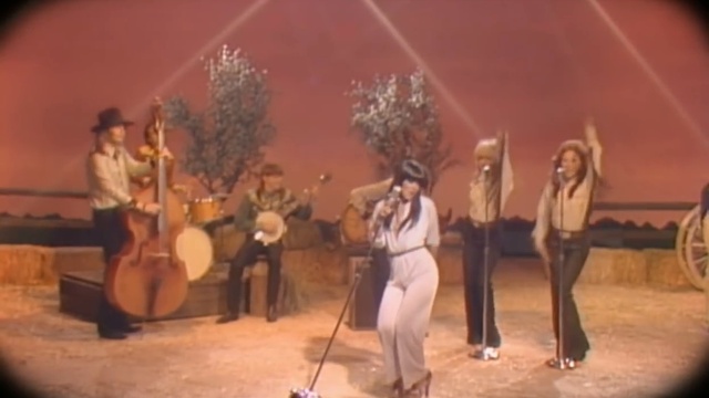 Lily Allen - Not Fair смотреть онлайн