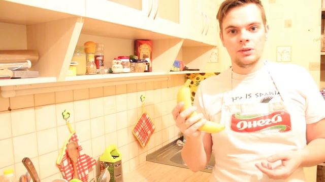 Как правильно очистить банан от кожуры? смотреть онлайн