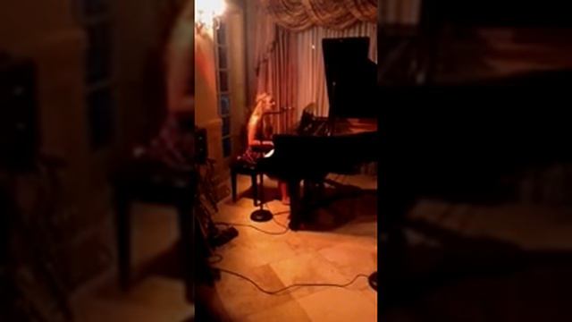 Rebecca Hewitt--Lady GaGa's "You and I" смотреть онлайн