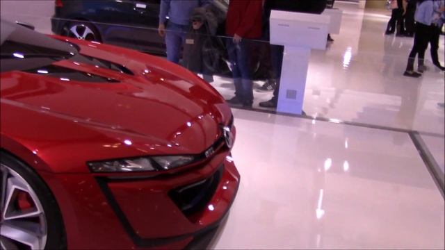 Volkswagen GTI Roadster Concept Car at Toronto International Auto Show смотреть онлайн